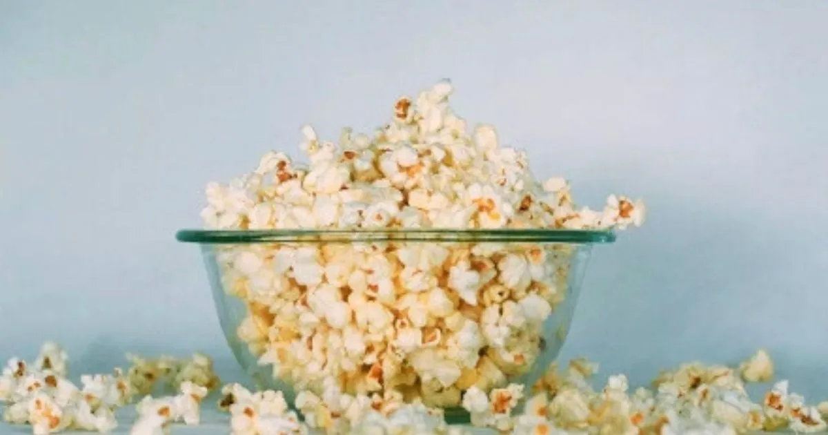 Can Dogs Eat Skinny Pop Popcorn? Ingredients & Health Risks